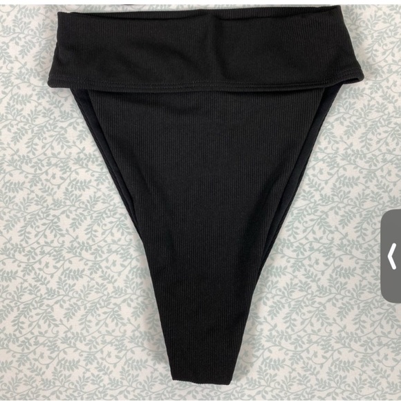 Beautiful bikini set - Picture 3 of 4